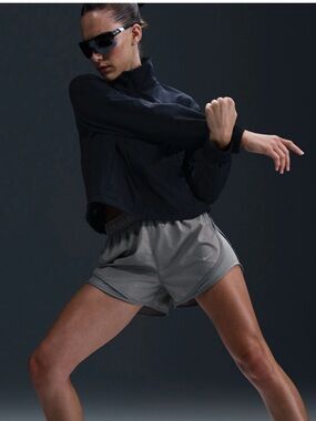 NWT Nike Sz 3X Plus Women's Gray Tempo Dri-FIT Mid-Rise 3-in. Running Shorts $32